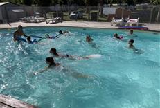 play game in pool with children in camping Val de Boutonne